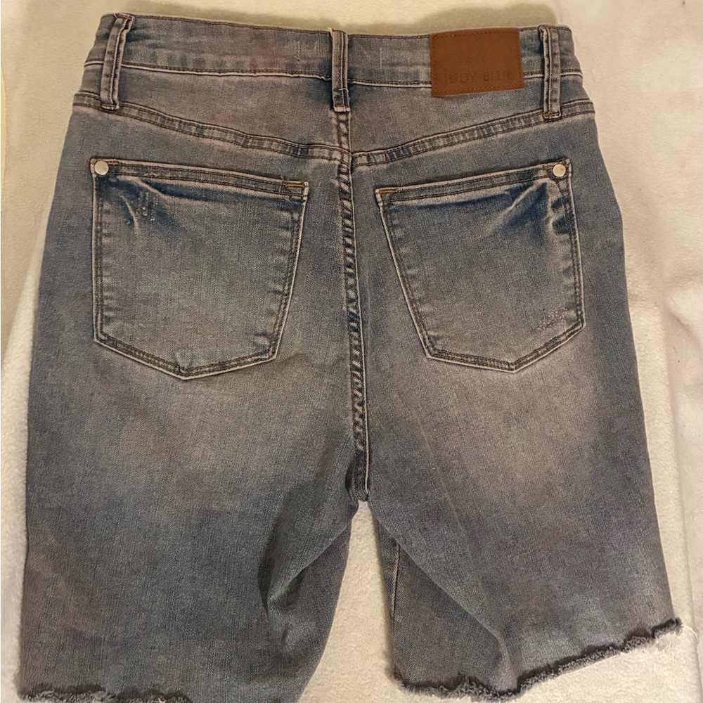 Judy Blue Pink Wash High Rise Stretch Denim Frayed Hem Bermuda Shorts EUC M  6-8 - Picture 2 of 9